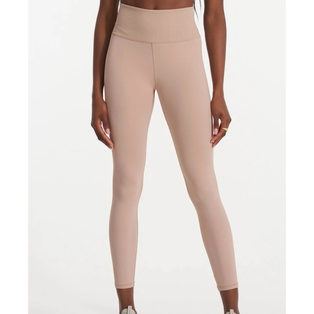 Vuori High-Waist Ribbed Waistband Leggings in Beige
